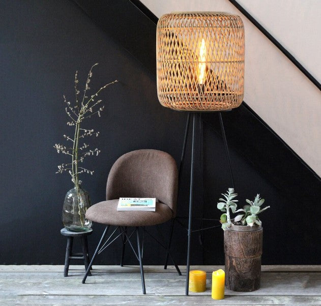 Pourquoi le lampadaire en rotin est la grande tendance déco de cette année ?