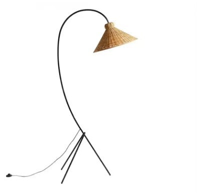 Lampadaire en rotin chapeau