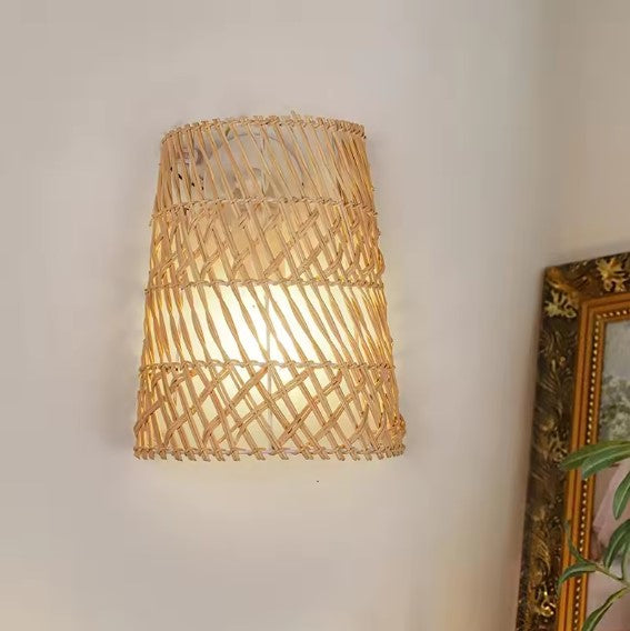 Luminaire en rotin pour chambre