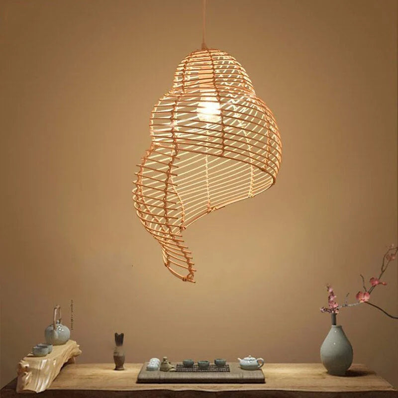 suspension rotin forme coquiilage et spirale
