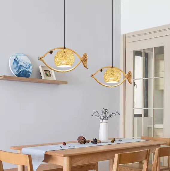 Suspension rotin au design poisson