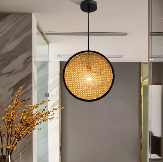 Suspension rotin et bambou moderne